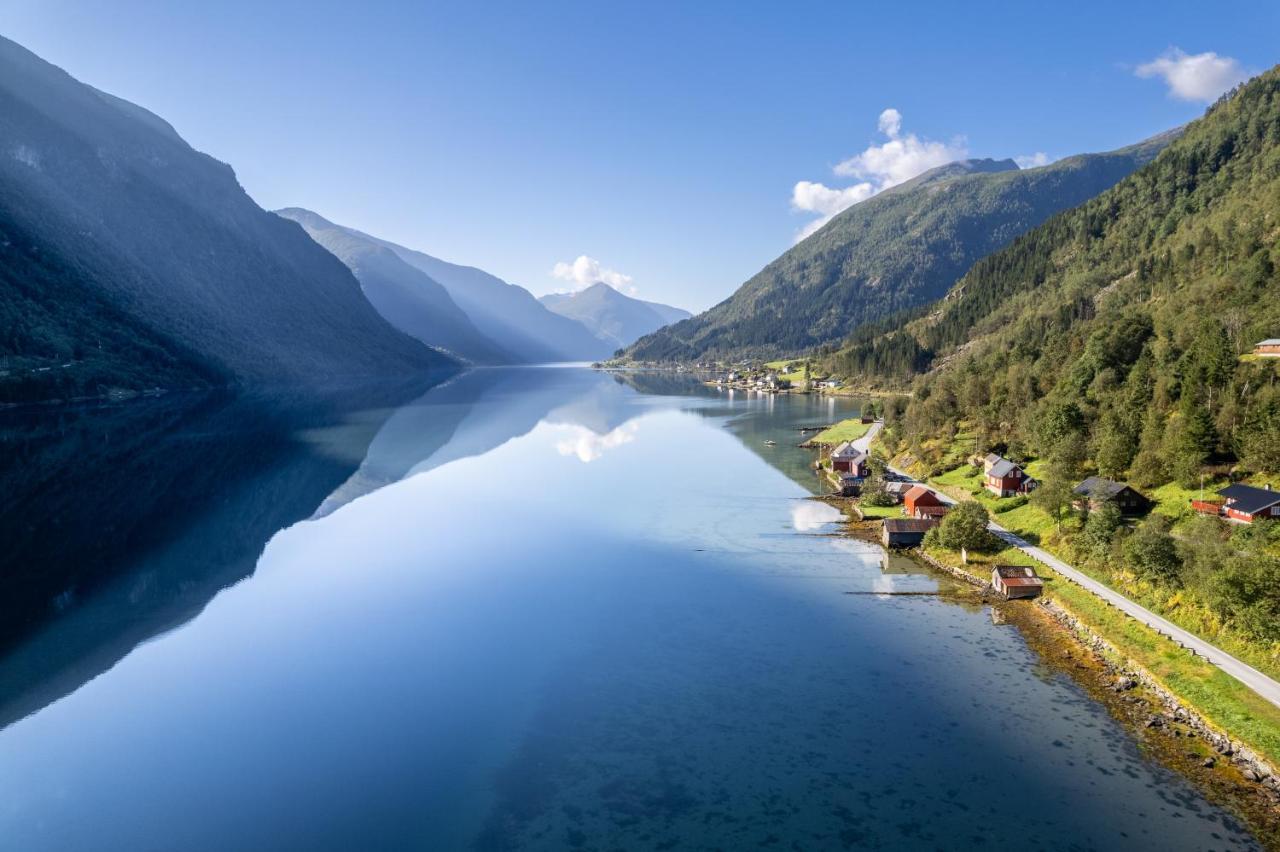 Cabin Alongside The Beautiful Fjaerlandsfjord Екстер'єр фото